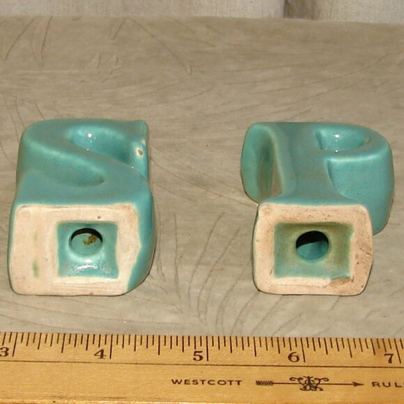 Camark 'S' & 'P' Shaped Salt & Pepper SHAKERS, Green Glaze, Vtg Mid Century - Picture 6 of 7
